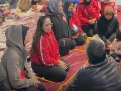 Longsor di Pasirlangu, Ketua DPC PDIP KBB Tinjau Lokasi-Beri Korban Bantuan
