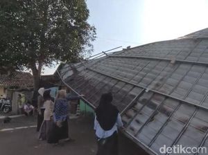 Atap PAUD & Madrasah di Sukabumi Ambruk Diterjang Angin