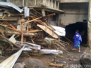 Temuan Awal DLHK Jateng soal Asal Gelondongan Kayu di Banjir Pemalang-Brebes