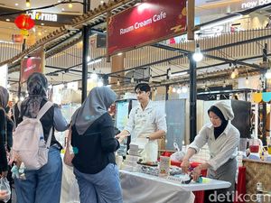 Warga Padati Festival Kuliner Imlek Mataram, Seblak Mamang Rafael Jadi Incaran