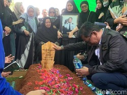 Hati Keluarga Teriris Kenang Senyum Farhan Gunawan Kopilot Pesawat ATR 42-500