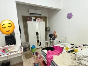 Viral Wanita Hobi Dandan, Kamarnya Justru Penuh Sampah dan Bau Busuk