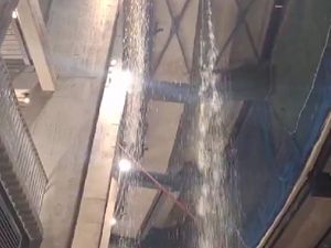 Baru Direnovasi, Stadion Camp Nou Bocor Parah bak Air Terjun