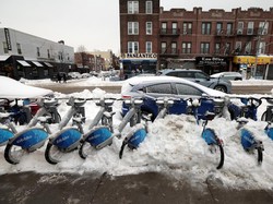 Badai Salju di AS: Penerbangan Kacau, Listrik Padam hingga Jatuh Korban Jiwa