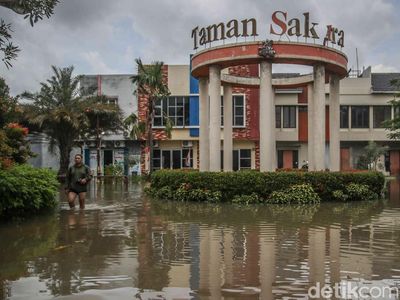 Potret Banjir Rendam Perumahan Cluster Taman Sakura Bekasi