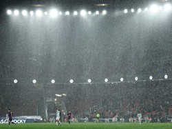 Barcelona Banjiri Gawang Oviedo, Camp Nou Bocor gegara Hujan