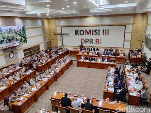 Kapolri Rapat Kerja dengan Komisi III DPR Bahas Capaian-UU KUHP Baru