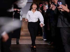 Veronique Nichanian Pamit dari Hermes, Peragaan Terakhir Bertabur Bintang