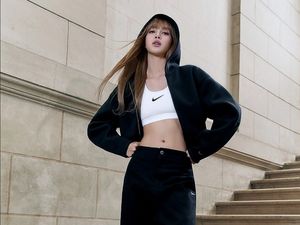 Lisa BLACKPINK Jadi Brand Ambassador Nike, Pamer Perut Pakai Crop Top