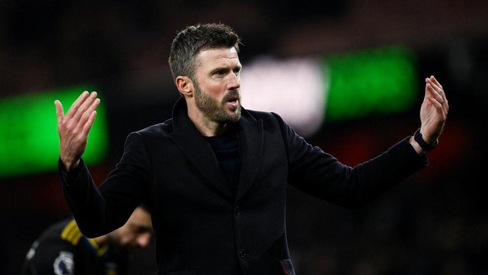 Michael Carrick Bikin Suporter Antusias Nonton MU Lagi