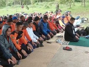 Salat Istianah Awali Hari Kedelapan Pencarian Pendaki Hilang di Mongkrang