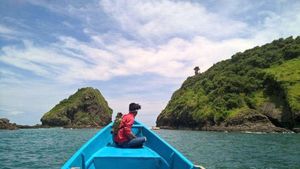 Pesona Pulau Bedil, yang dijuluki Raja Ampat-nya Banyuwangi