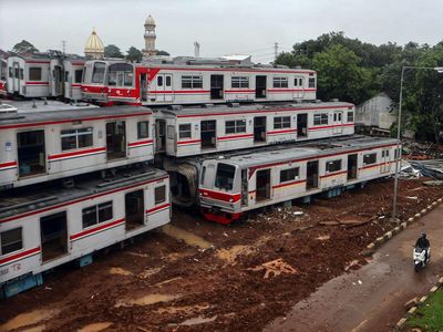 Ratusan Bangkai Gerbong Kereta Menumpuk di Depo Depok
