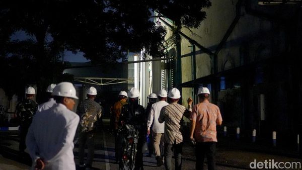 Menjelajahi Pabrik Gula Candi Baru di Malam Hari Lewat Mystery Tour