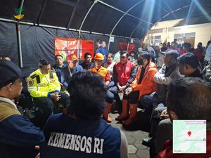 Longsor Cisarua, Tim Fokus Cari Korban-Logistik Pengungsi Disalurkan