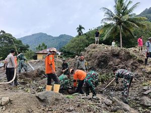 Video Momen Tim SAR Evakuasi 1 Jenazah Korban Longsor Manggarai Timur