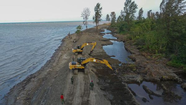 Alur Muara Peunaga Aceh Tamiang Dikeruk Agar Nelayan Kembali Melaut