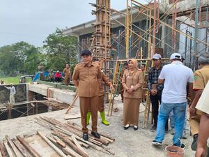 Bupati Subandi Sidak Progres Dam Kedungpeluk yang Capai 70%