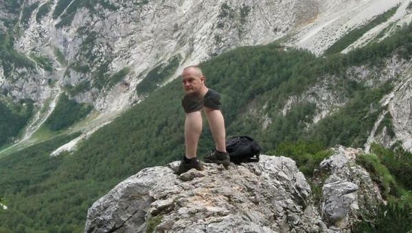 Niat Foto Panorama Epik, Hasilnya Absurd dan Bikin Ngakak