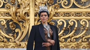 Penampilan Teyana Taylor dengan Naked Dress di Paris Fashion Week