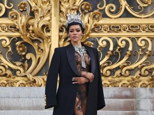 Penampilan Teyana Taylor dengan Naked Dress di Paris Fashion Week