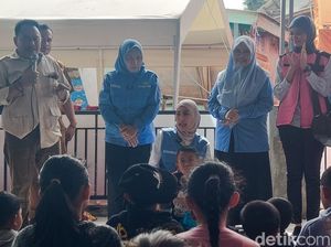 Tawa Anak-anak Korban Longsor Cisarua di Tengah Trauma