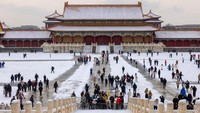 Kota Terlarang Berselimut Salju, Wisatawan Nikmati Musim Dingin Beijing