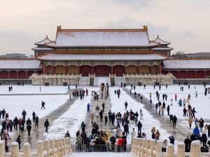 Kota Terlarang Berselimut Salju, Wisatawan Nikmati Musim Dingin Beijing