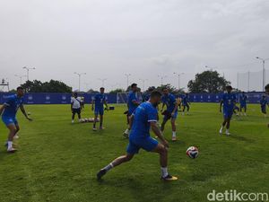 Belum Terlihat di GBLA, Ini Alasan Kurzawa-Dion Markx Absen Latihan