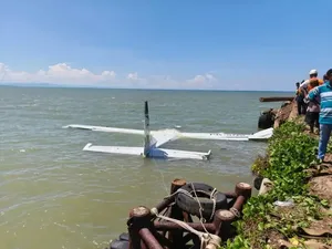 Kronologi Pesawat Smart Air Mendarat Darurat hingga Jatuh di Pantai Nabire
