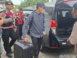 KPK Geledah Kantor PUPR Kota Madiun, Angkut 4 Koper Terkait Kasus Maidi
