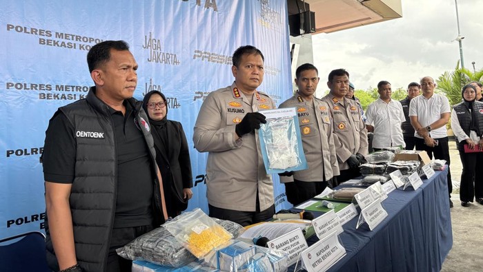 13 Warung di Bekasi Nyamar Jual Tramadol: 17 Orang Dibekuk, 12 Ribu Pil Disita
