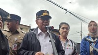Viral Pedagang Tuding Satpol PP DKI Pungli, Pramono Ancam Pecat