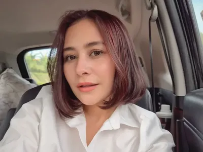 Prilly Latuconsina Pasang Badge #OpenToWork, Ini Pengalaman Kerjanya