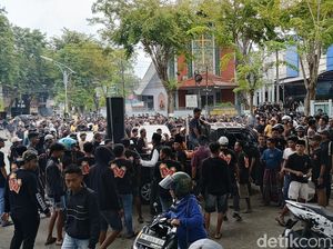 Panas! Ratusan Pekerja Rokok Pamekasan Sweeping Oknum LSM yang Mau Demo
