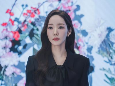 Wajah Serius Wi Ha Jun dan Park Min Young di Sirens Kiss