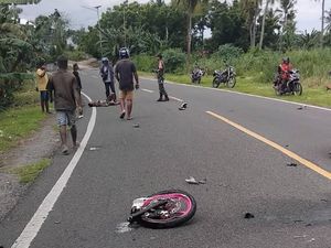 Ngeri Tabrakan Motor Vs Truk di Lembata hingga Ban Depan Lepas
