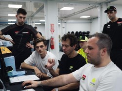 Valentino Rossi ke Sirkuit Mandalika Bina 10 Pebalap Muda Indonesia