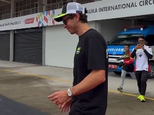 Rossi di Mandalika Dikomentari Warganet: Baju Yamaha, Jajal Mobil Honda, Tim Ducati