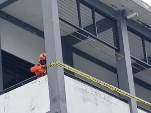 Atap Kelas SMPN 60 Surabaya Ambruk, Siswa Belajar di Musala-Lapangan