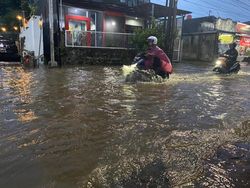 Banjir Terjang Kawasan Kota Jember, Sejumlah Jalan Tergenang