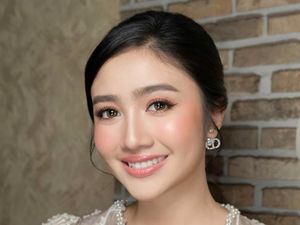 Gaya Febby Rastanty di Lamaran Adik, Cantik nan Flawless dengan Kebaya