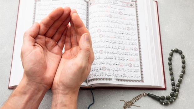 Ilustrasi berdoa untuk orang meninggal dunia, baca doa, al qur'an, tasbih