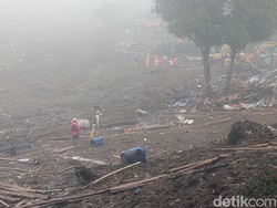 Tim SAR Lanjut Cari Korban Longsor Cisarua di Tengah Kabut Tebal