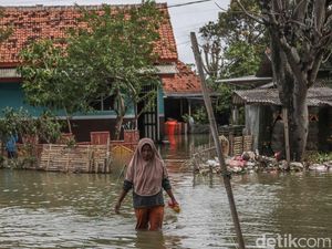 Kali Meluap, Dua Desa di Bekasi Terendam Banjir Berhari-hari