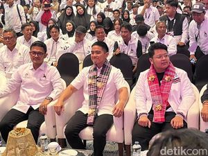 Kaesang Disambut Tari Adat di Lokasi Pelantikan Pengurus DPW-DPD PSI se-Sulsel