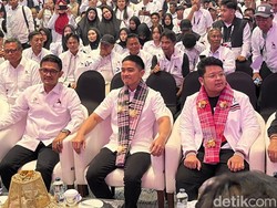 Kaesang Tiba di Pelantikan DPW-DPD PSI Se-Sulsel, Disambut Tari Adat