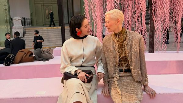 Momen Kim Go Eun Ketemu Tilda Swinton di Paris