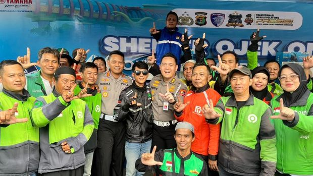 Korlantas Polri, Ditlantas Polda Lampung und die Polizei von Bandar Lampung präsentieren eine Online-Motorradtaxi-Haltestelle in der Stadt Bandar Lampung. (Sonderdokument). Korlantas Polri, Ditlantas Polda Lampung und die Polizei von Bandar Lampung präsentieren eine Online-Motorradtaxi-Haltestelle in der Stadt Bandar Lampung. (Sonderdokument).