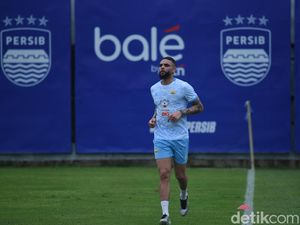 Sambutan Meriah dari Bobotoh bikin Istri Kurzawa Terharu